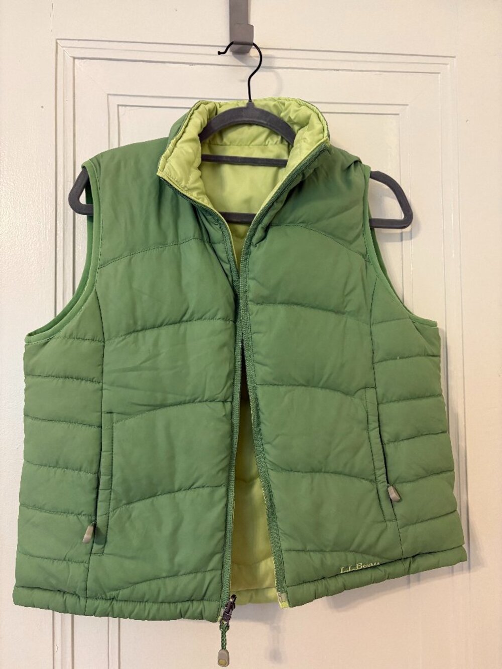 LL Bean Women's Goose Down Puffer Vest Size Medium Reversible Green Nylon Zip Up